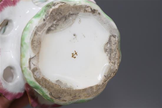 A Chelsea gold anchor frill vase and cover, c.1765, 28cm